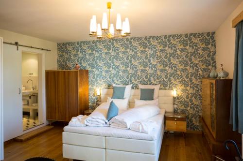 1 queen bed