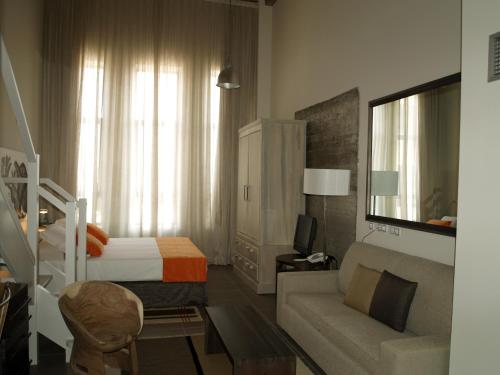 Eco Alcalá Suites - image 5
