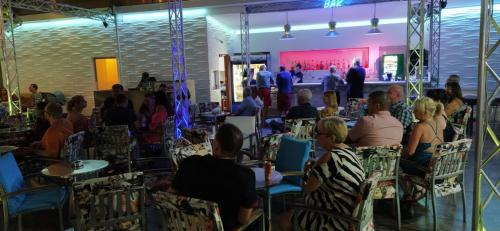 Hotel Shipka Beach - image 8