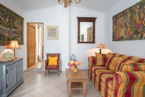 Villa with pool in Provence -Villa Romantique sleeps up to 12+4 in optional gite - image 2