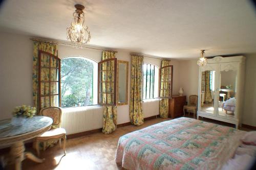 Villa with pool in Provence -Villa Romantique sleeps up to 12+4 in optional gite - image 11