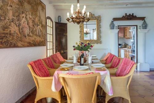 Villa with pool in Provence -Villa Romantique sleeps up to 12+4 in optional gite - image 5