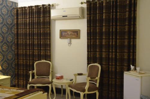 Continental House – Islamabad, OH