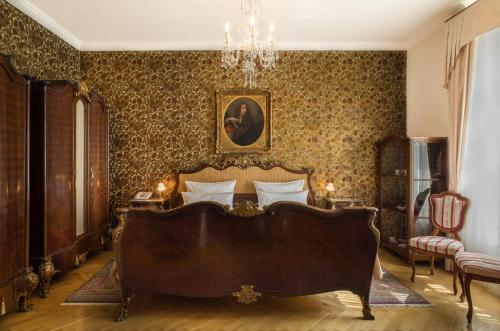 Historical Suite image 6