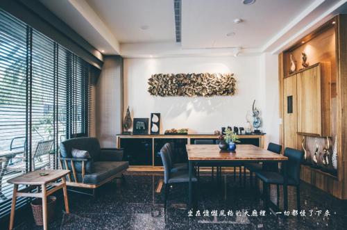 附設設施, 曼波・大宅門精緻旅店 (Mambo Boutique Hotel) near 恆春東門