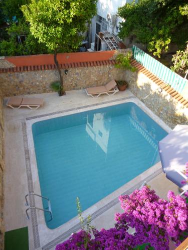 room detail thumbnail 2