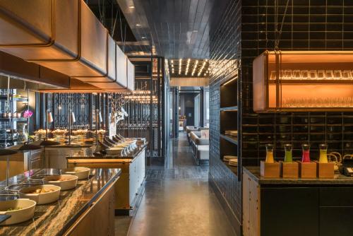 Restaurant, Swissotel Jakarta PIK Avenue in Cengkareng