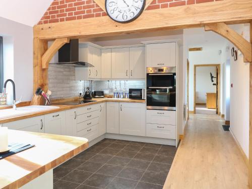 1 Stud Cottage - image 3