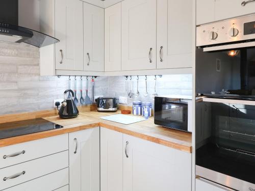 1 Stud Cottage - image 12