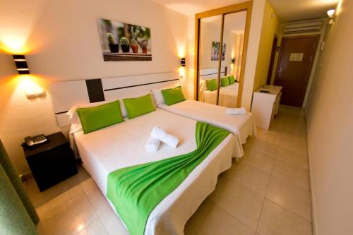 Triple room, private bathroom