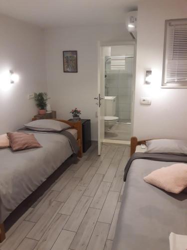 Twin Room with Bathroom