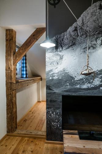 Apartment with Mountain View