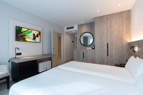 Attica 21 Barcelona Mar - image 13