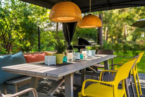 Сад, Enklava in Дебкі