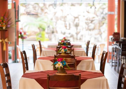 Restaurant, Mansion Los Guichos in Retalhulehu