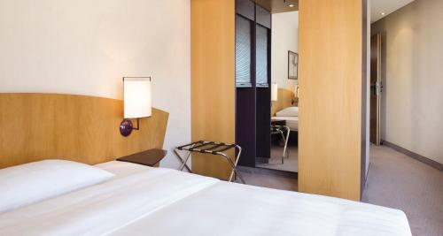 1 queen bed