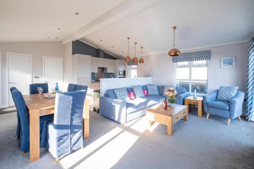 숙소 외관, Sea Breeze - Aldeburgh Coastal Cottages in 노르위치 국제 공항