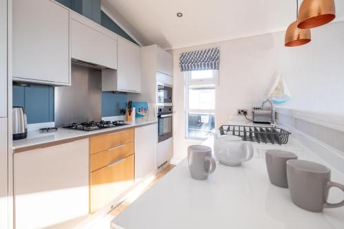 숙소 외관, Sea Breeze - Aldeburgh Coastal Cottages in 노르위치 국제 공항