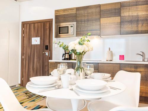 One-Bedroom Apartment image 2
