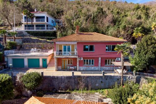  Apartments Rina in 51415 Medveja