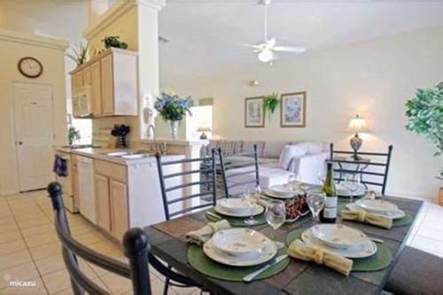 A wonderful choice for a family Vacation, 5 bedrooms and it own pool in Orlando, USA