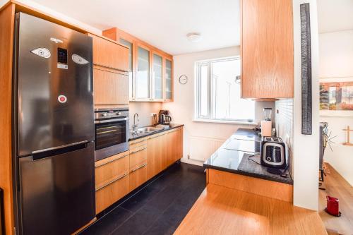 Kitchen, Seaside Paradise Apartment in South Reykjavik