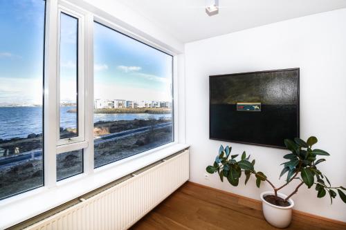 View, Seaside Paradise Apartment in South Reykjavik