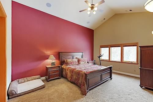 New Listing! Huge All-Season Retreat with Hot Tub townhouse - image 2