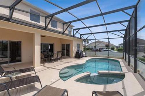 4 bedroom villa with its own private swimming pool - image 4