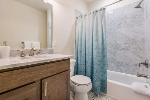 1 and 2 BR Luxury Condos Steps Away From French Quarter - image 8