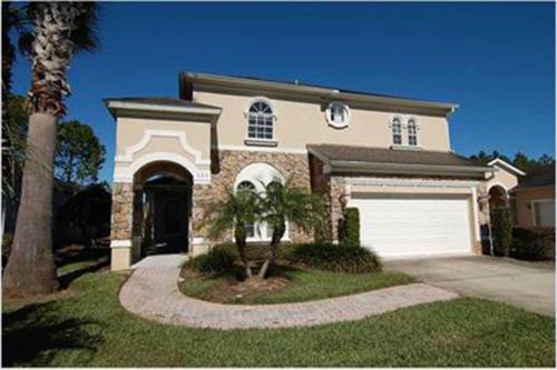 A 4 bedroom villa with a private pool makes for a great choice. - image 9