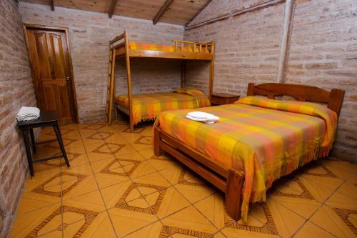 1 double bed, 1 bunk bed