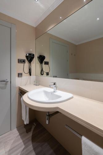 Attica 21 Barcelona Mar - image 8