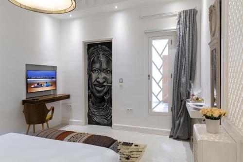244633756 Suite Azur Hotel