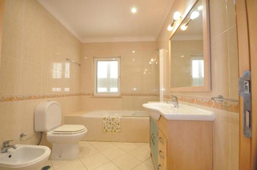 Large 3 bedroom private pool villa in Vilasol Resort - image 9