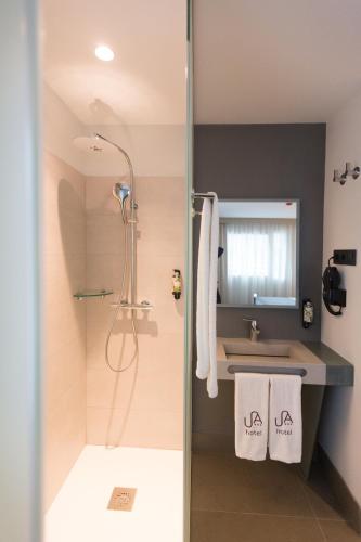 ห้องน้ำ, Urban A+++ Hotel in เตรสกันโตส