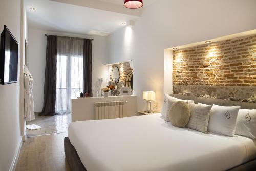 244637510 Suite Azur Hotel