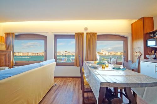 DolceVita Apartments N 453 Canal View, Venice