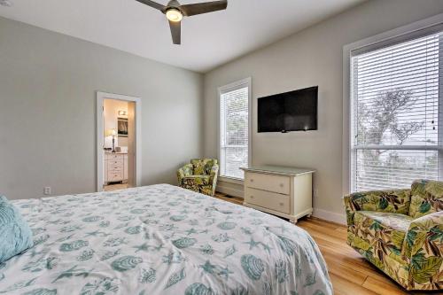 Spacious Miramar Beach Cottage with Pvt Beach Access! - image 5