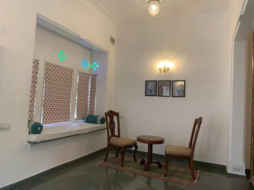 room detail thumbnail 2