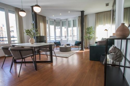 One-Bedroom Apartment image 9