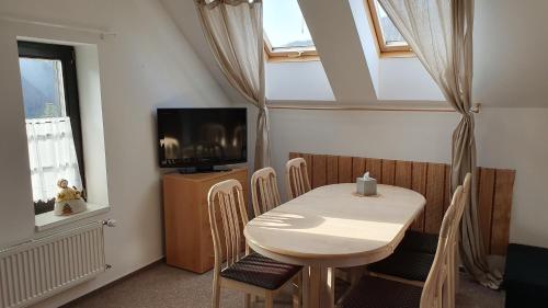1 double bed, 3 twin beds, 1 sofa bed
