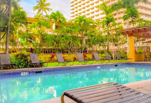 在meiguo.com看到的Upscale Modern Oasis in Waikiki Royal Garden的介绍图片