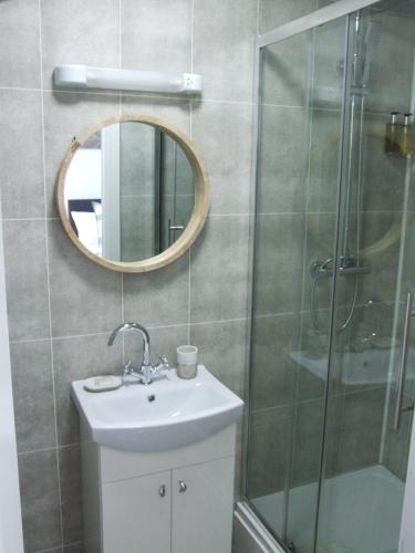 Coach Guest House - main image