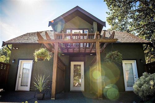 Guest suites on Benvenuto in Brentwood Bay, Canada