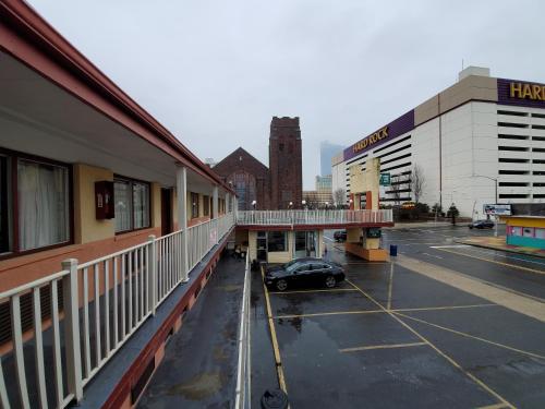 Atlantic Motor Inn Near Boardwalk