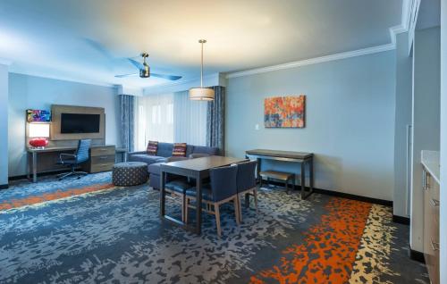 Holiday Inn Houston NE-Bush Airport Area, an IHG Hotel - image 8