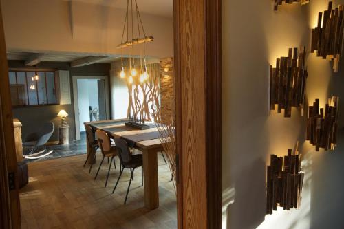 ผับ/เลาจน์, L'Ancienne Poste - chambres d'hôtes et table de dégustation (L'Ancienne Poste - chambres d'hotes et table de degustation) in มาร์เช่-เอน-ฟาเมนเน่