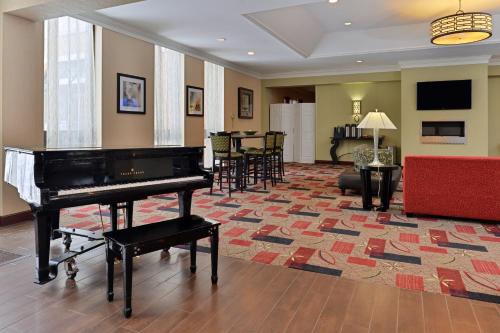 ทัศนียภาพภายนอกโรงแรม, Holiday Inn New London By IHG in นิวลอนดอน (CT)