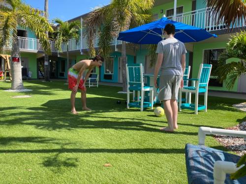 Hage, Tropical Inn & Suites, downtown clearwater in Clearwater sentrum